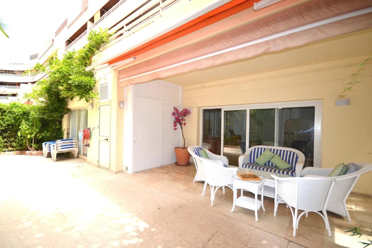 Sale of apartment in Calle Alonso de Bazán, 15, Marbella
photo 2
