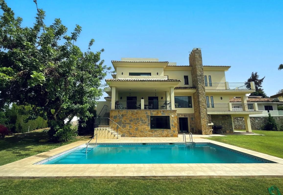 Продажа отдельного шале в  Barrio Valdeolletas-Las Cancelas-Xarblanca, Марбелла photo 2