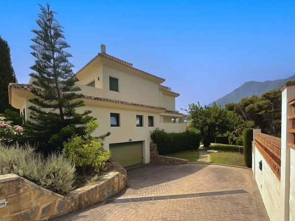 Chalet independiente en venta en Barrio Valdeolletas-Las Cancelas-Xarblanca, Marbella
 photo 4