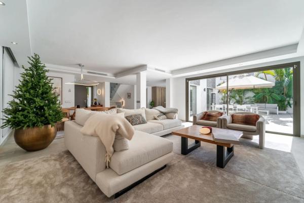 Chalet independiente en venta en Barrio Huerta Belón-Calvario, Marbella
 photo 2