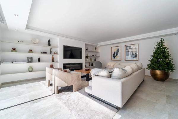 Chalet independiente en venta en Barrio Huerta Belón-Calvario, Marbella
 photo 3