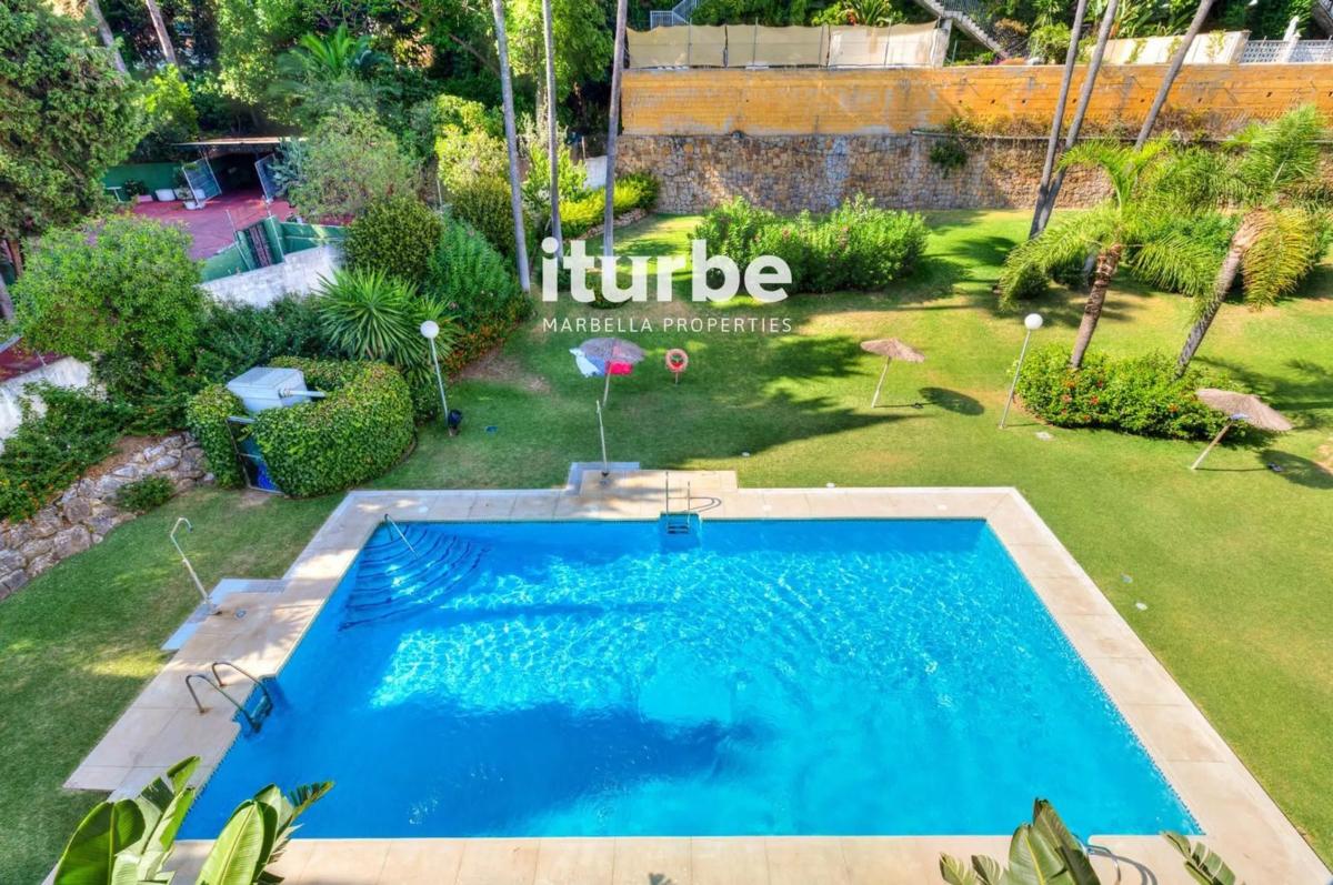 Sale of apartment in Calle Jacinto Benavente, 16, Marbella
photo 1