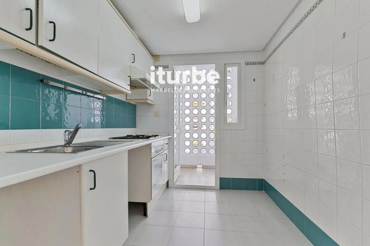 Sale of apartment in Calle Jacinto Benavente, 16, Marbella
photo 3