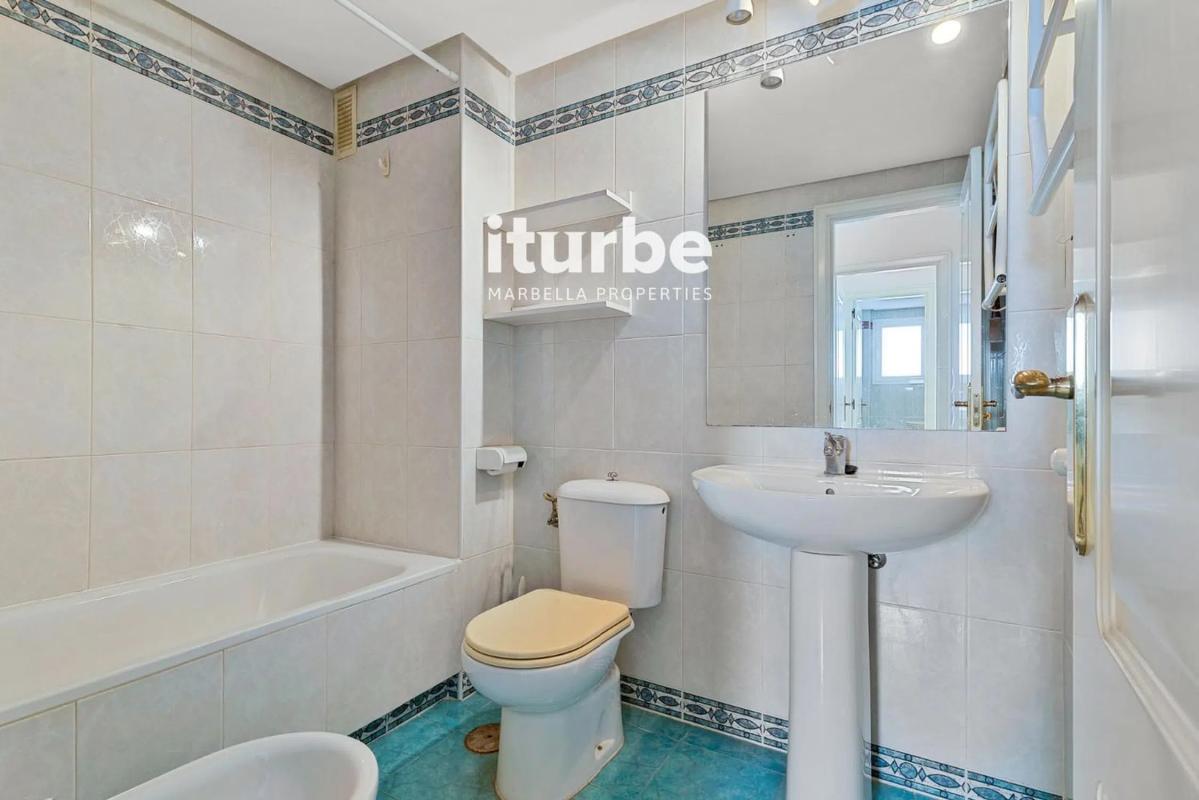 Sale of apartment in Calle Jacinto Benavente, 16, Marbella
photo 4