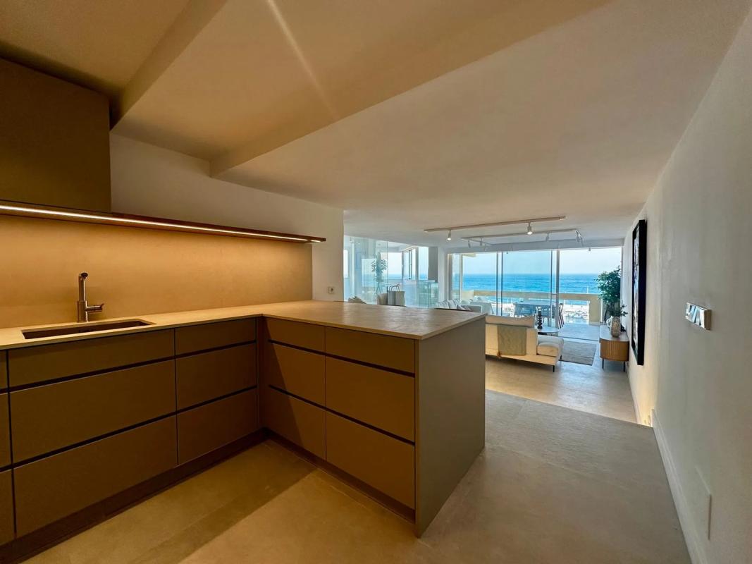 Продажа квартиры на Barrio Playa Bajadilla-Puertos, Марбелла
photo 2
