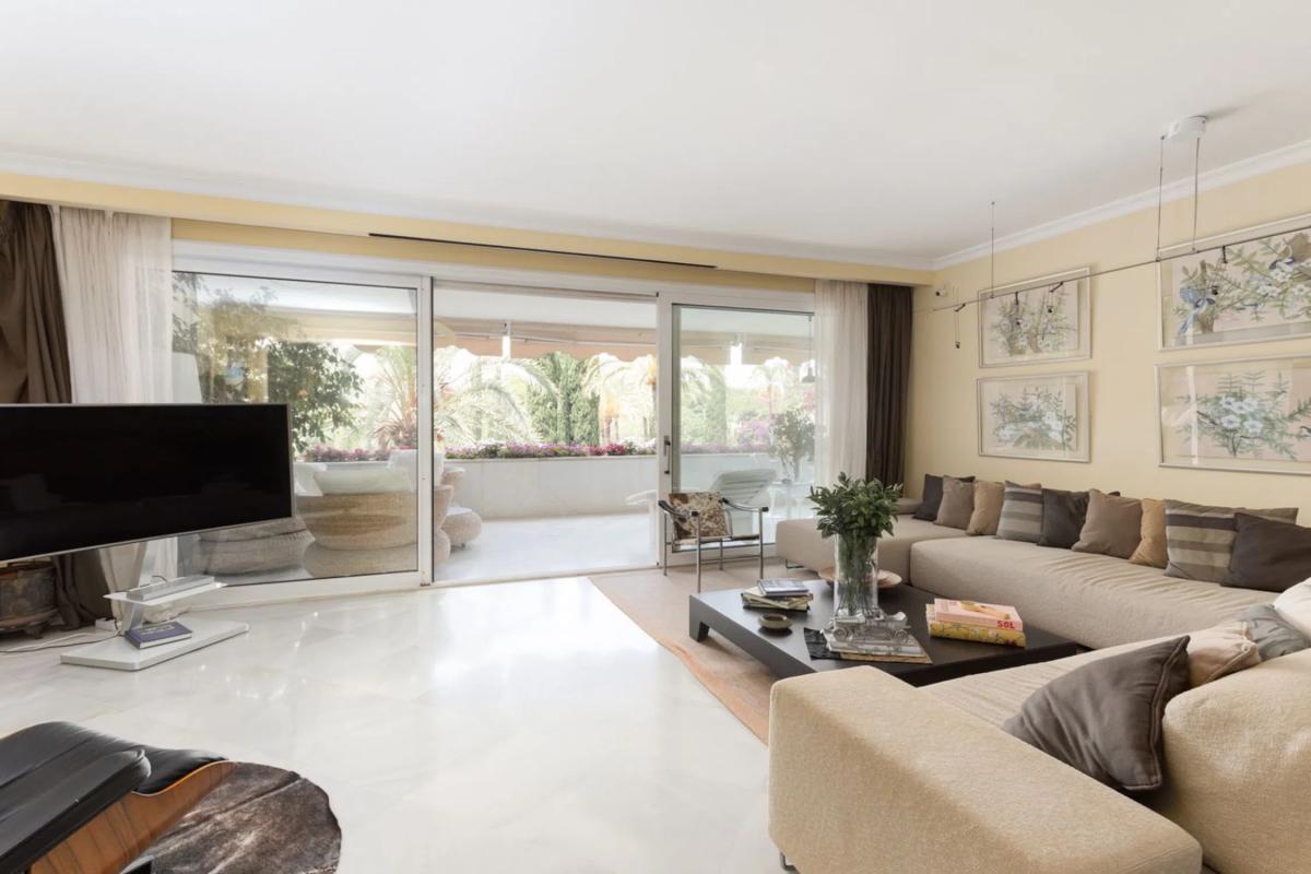 Sale of apartment in Calle Arturo Rubinstein, 3, Marbella
photo 3
