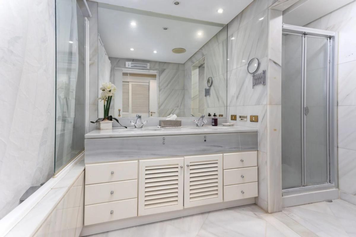 Sale of apartment in Calle Arturo Rubinstein, 3, Marbella
photo 4