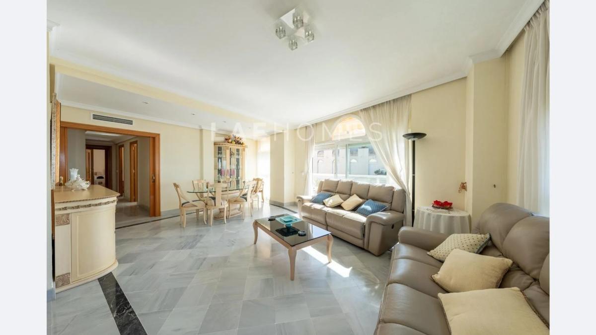 Sprzedaż mieszkania w Barrio Playa Bajadilla-Puertos, Marbella
photo 2