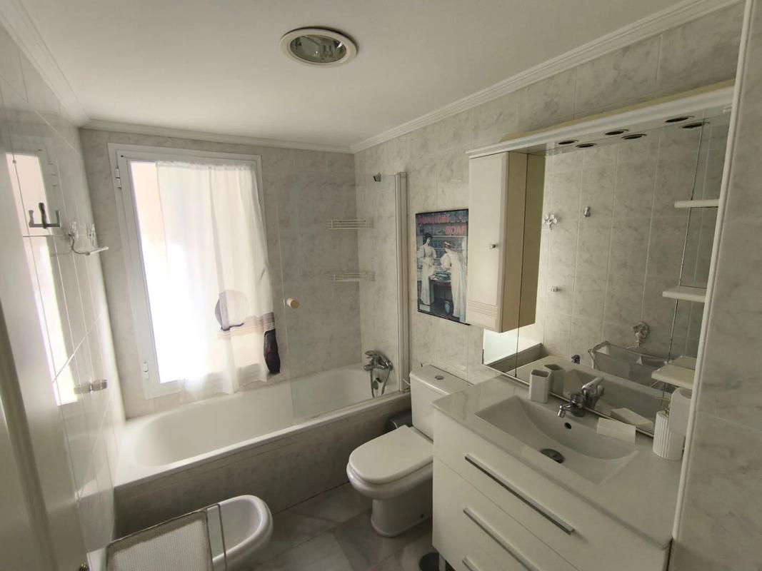 Sprzedaż mieszkania w Barrio Playa Bajadilla-Puertos, Marbella
photo 3
