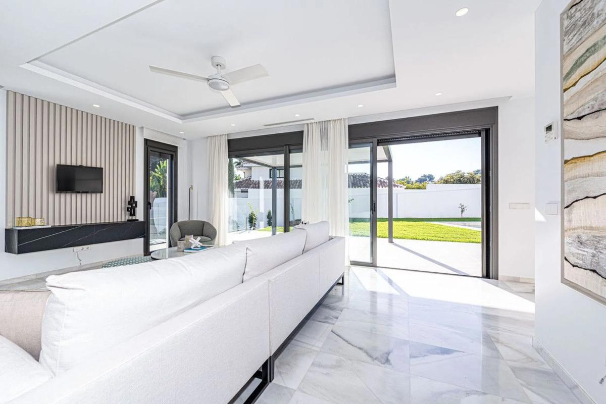 Sale of independent chalet in La Merced Chica, 31, Marbella
photo 1
