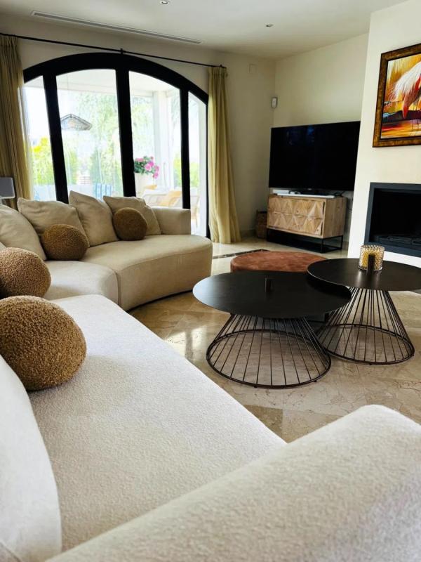 Sale of independent chalet in Conjunto Vistamar, 1 X, Marbella
 photo 5