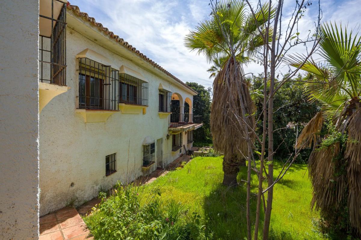 Venta de chalet independiente en Barrio Playa Bajadilla-Puertos, Marbella
 photo 2