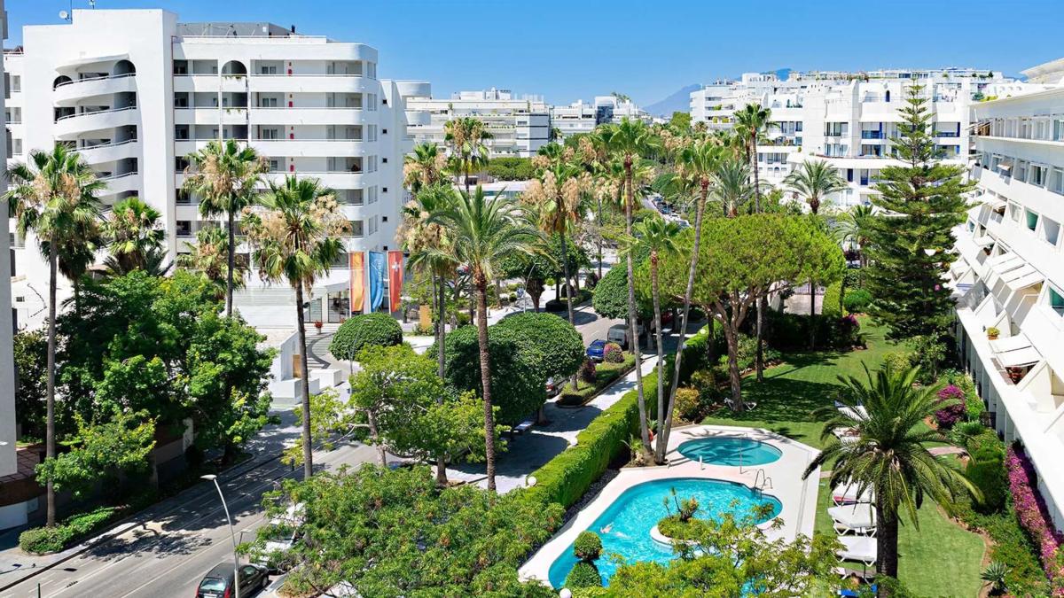 Venta de piso en Calle Camilo José Cela, 10 -14, Marbella
photo 1
