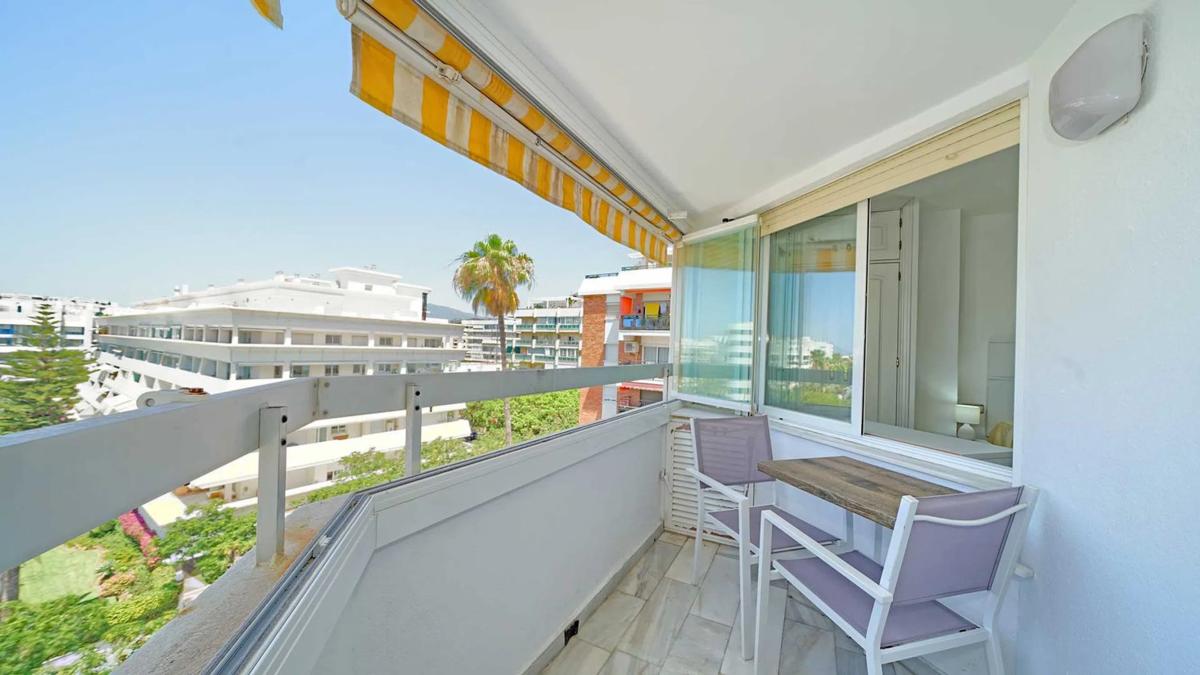 Venta de piso en Calle Camilo José Cela, 10 -14, Marbella
photo 2