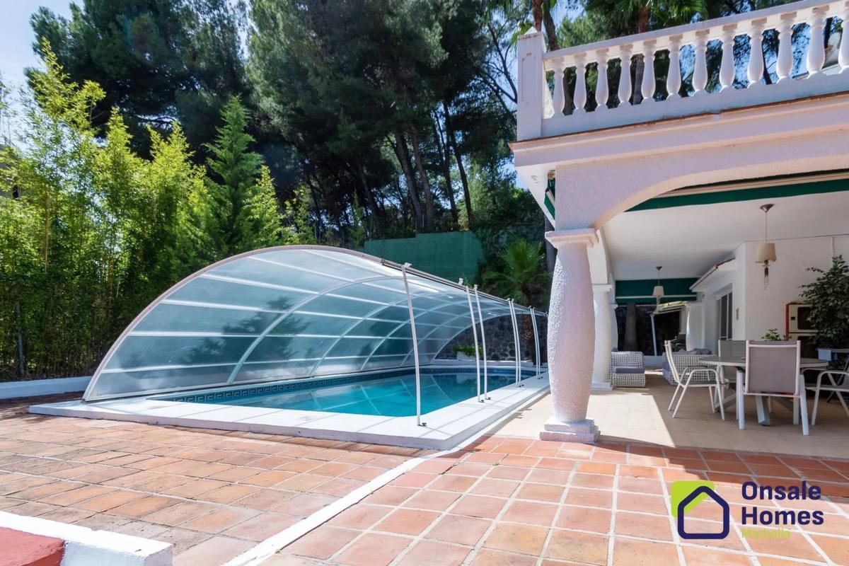 Sale of independent chalet in Calle Jacinto Benavente, 16, Marbella
photo 1