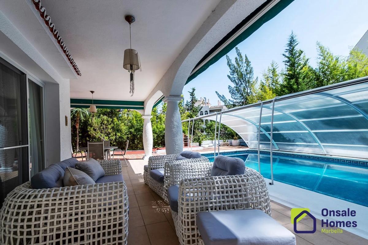 Sale of independent chalet in Calle Jacinto Benavente, 16, Marbella
photo 2