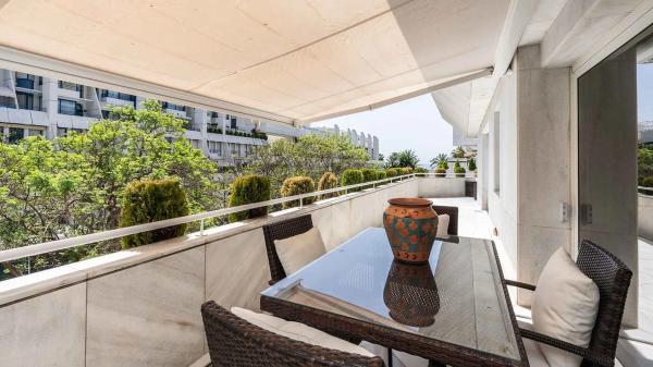Piso en venta en Calle Estébanez Calderón, 137 -9, Marbella
 photo 1