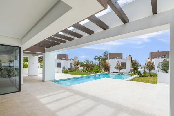 Chalet independiente en venta en CL VIGIL DE QUIÑONES-MERCED, Marbella
photo 1