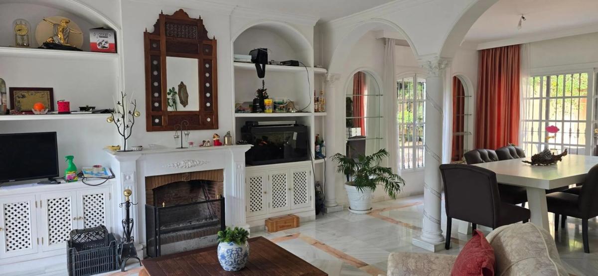 Sale of independent chalet in Calle la Pimienta, Marbella
 photo 5