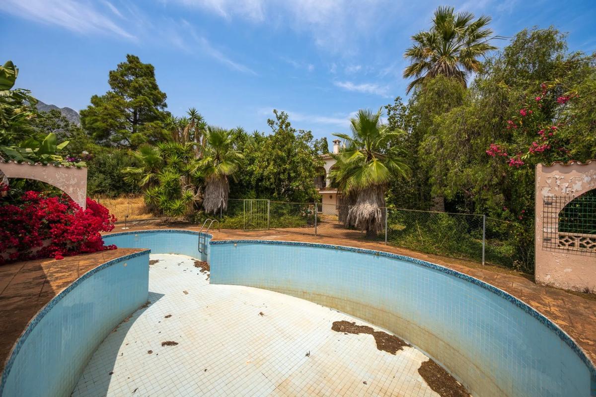 Venta de chalet independiente en Barrio Valdeolletas-Las Cancelas-Xarblanca, Marbella
photo 1