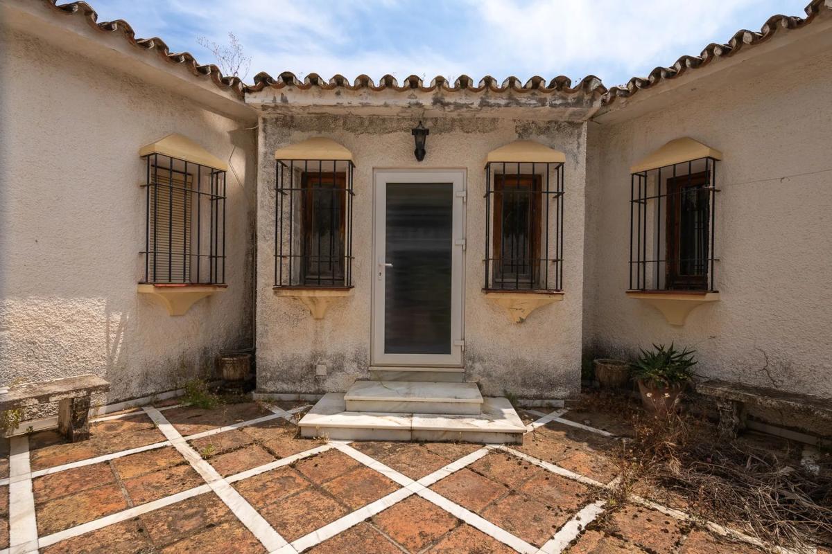 Venta de chalet independiente en Barrio Valdeolletas-Las Cancelas-Xarblanca, Marbella
photo 3