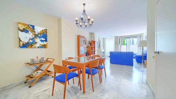 Piso en venta en Calle de Ramón Gómez de la Serna, 61, Marbella
 photo 3