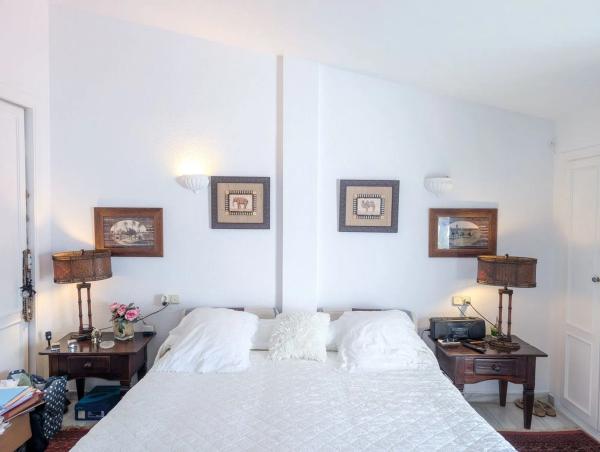 Duplex en venta en Calle Buitrago, Marbella thumbnail 1
