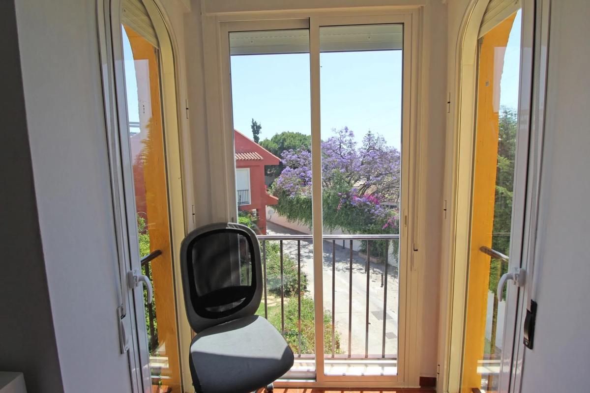 Venta de chalet adosado en  Carril de la Mina s/n , Marbella photo 3