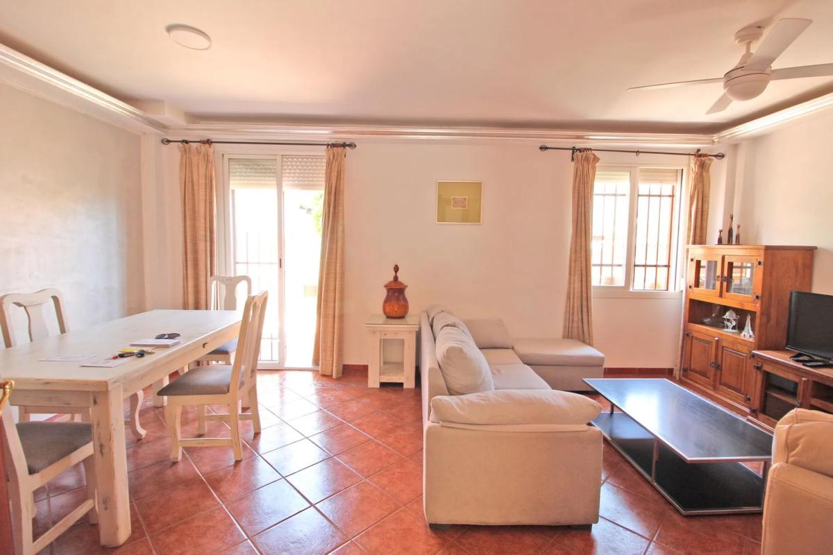 Venta de chalet adosado en  Carril de la Mina s/n , Marbella photo 4