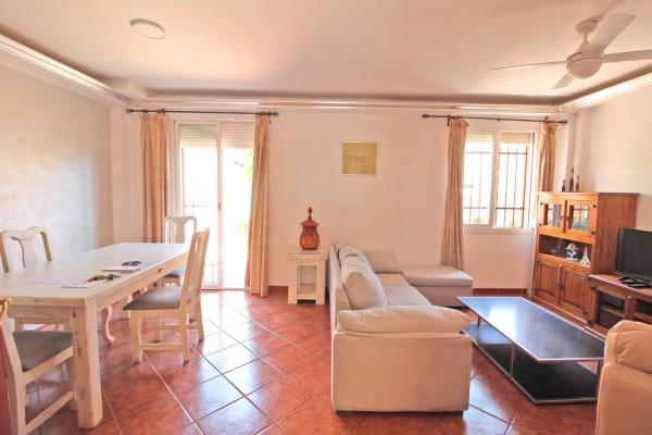 Chalet adosado en venta en  Carril de la Mina s/n , Marbella photo 4