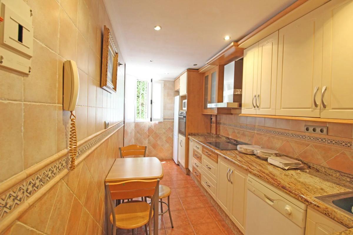 Venta de chalet adosado en  Carril de la Mina s/n , Marbella photo 5
