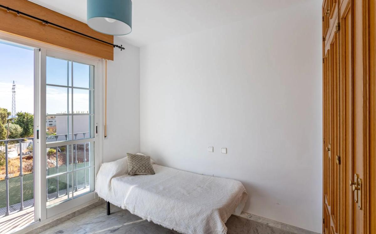 Venta de chalet adosado en  Paseo Walkway de los Jazmines, 40 , Marbella photo 2