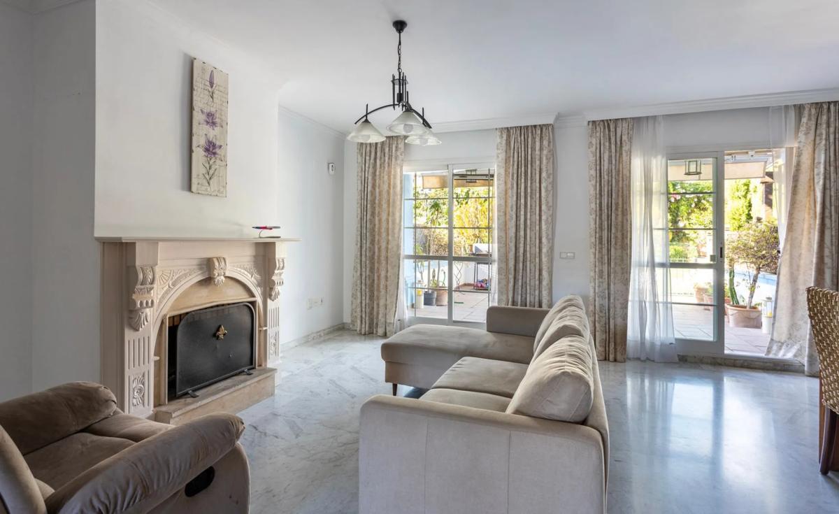 Venta de chalet adosado en  Paseo Walkway de los Jazmines, 40 , Marbella photo 3