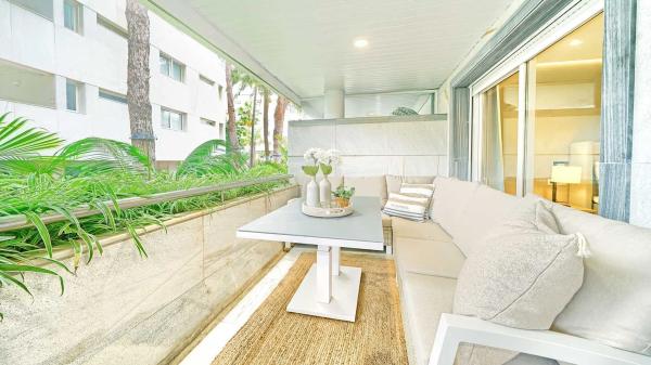 Piso en venta en Calle Arturo Rubinstein, 8, Marbella
 photo 2