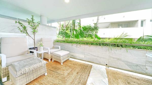 Piso en venta en Calle Arturo Rubinstein, 8, Marbella
 photo 4