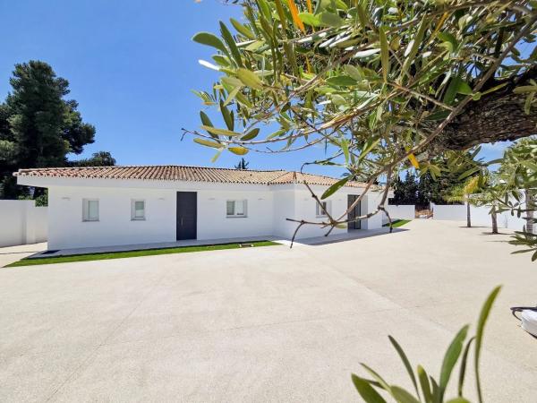 Chalet independiente en venta en Paseo de los Jazmines, Marbella
 photo 2