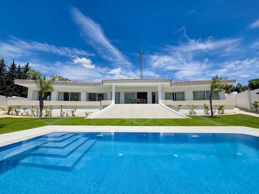 Sale of independent chalet in Paseo de los Jazmines, Marbella
photo 3