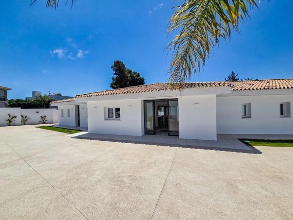 Chalet independiente en venta en Paseo de los Jazmines, Marbella
 photo 4