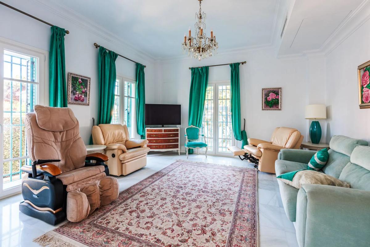 Sale of independent chalet in Barrio Huerta Belón-Calvario, Marbella
 photo 3