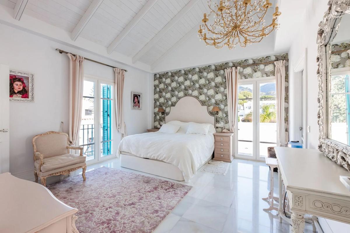 Sale of independent chalet in Barrio Huerta Belón-Calvario, Marbella
 photo 4