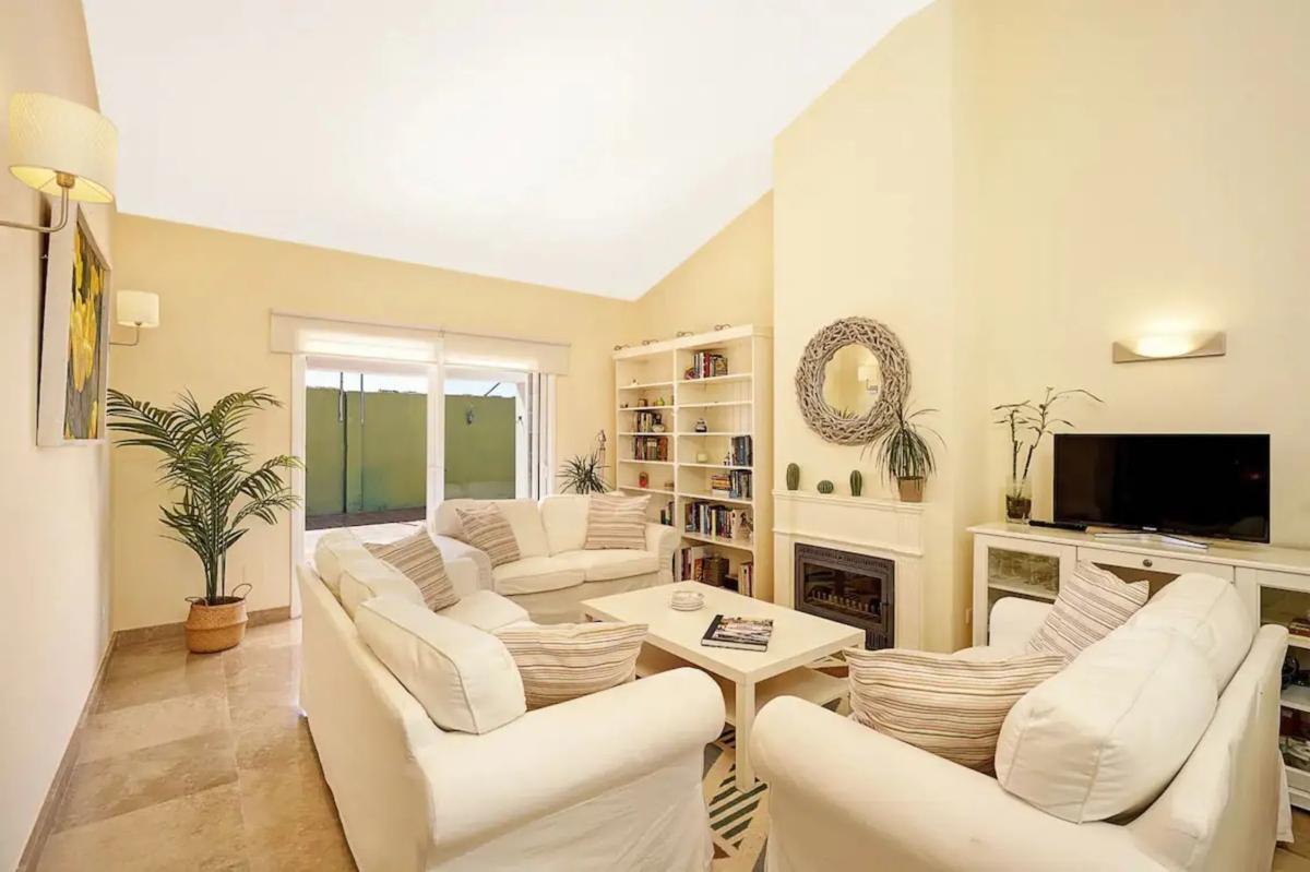 Venta de chalet independiente en Calle Almensino, Marbella
 photo 3