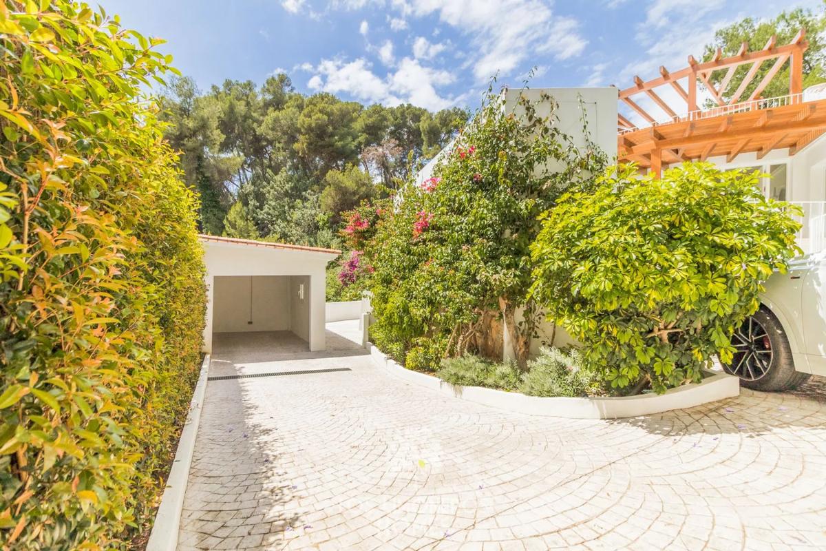 Sale of independent chalet in Calle Hermanos Belón Lima, Marbella
photo 5