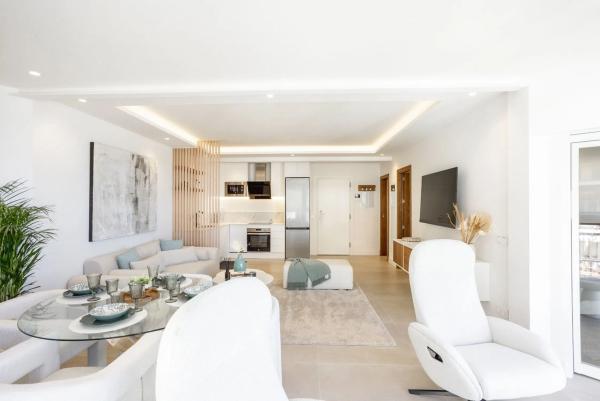 Piso en venta en Avenida Duque de Ahumada, 10 -12, Marbella
 photo 1