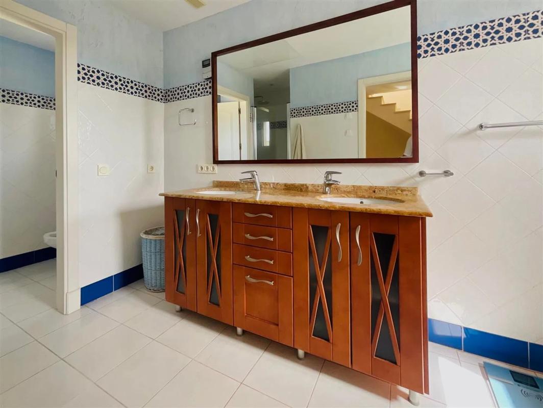 Sprzedaż niezależnego domku jednorodzinnego w  Calle Carmen Montiel, 10, Marbella photo 3
