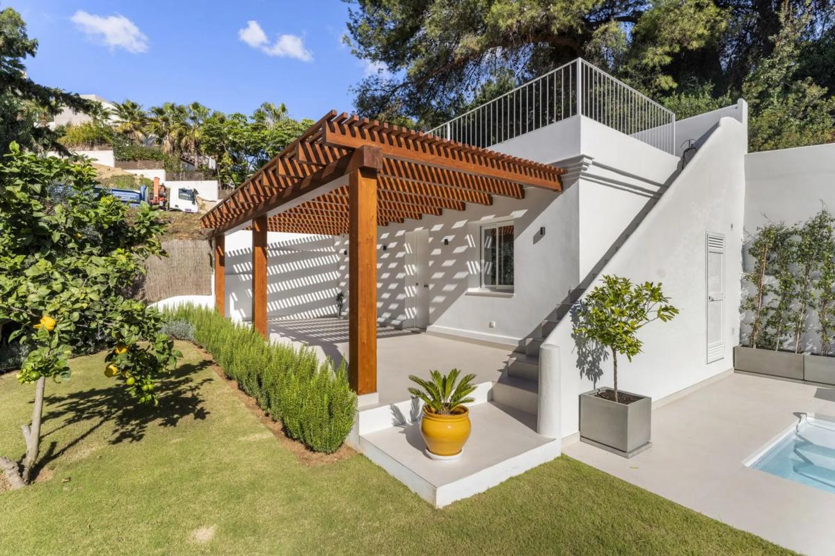 Venta de chalet independiente en Calle Hermanos Belón Lima, Marbella
photo 2