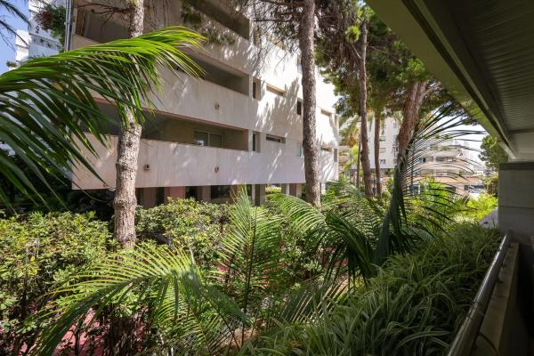 Piso en venta en Calle Arturo Rubinstein, 7, Marbella
 photo 1