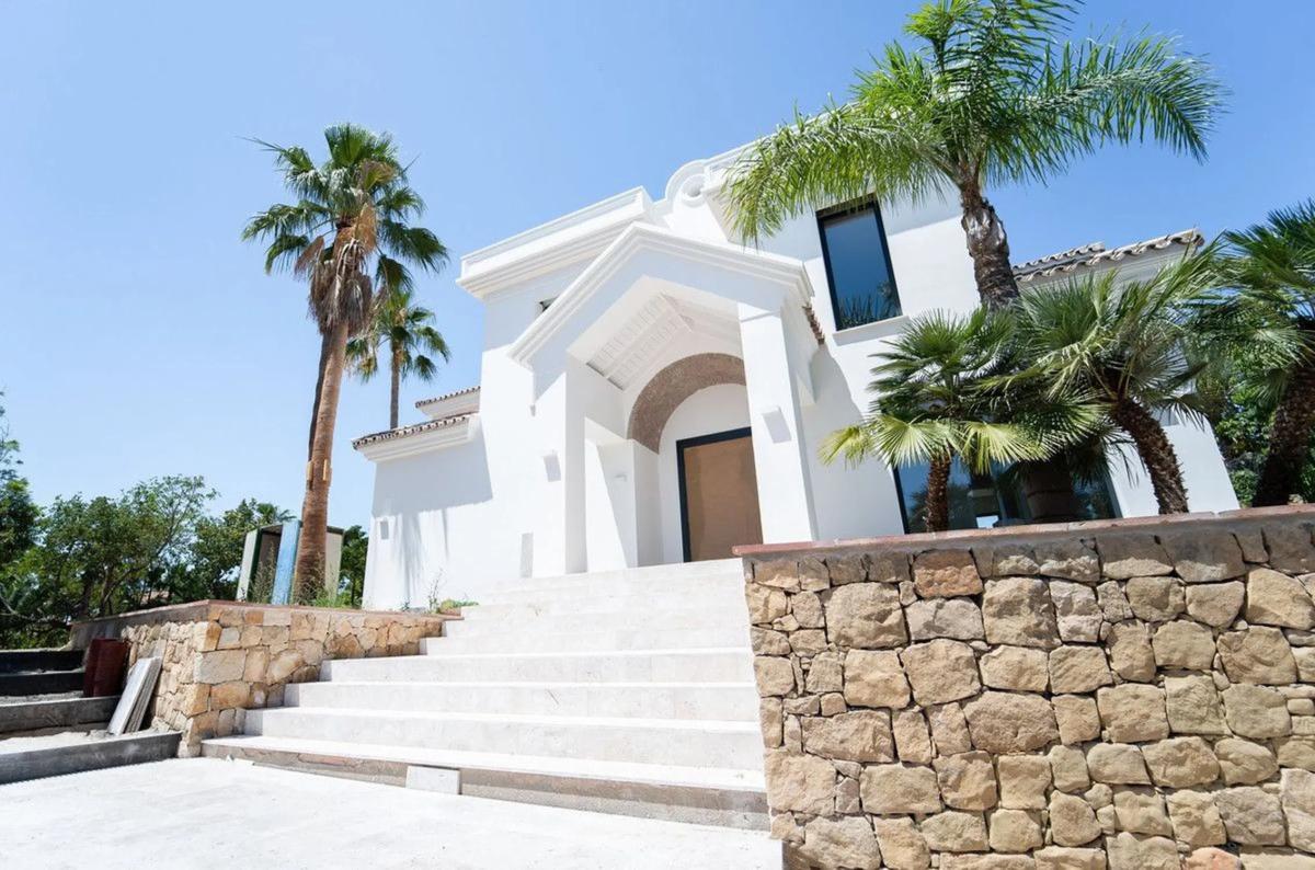 Sale of independent chalet in Barrio Casco Antiguo, Marbella
 photo 2