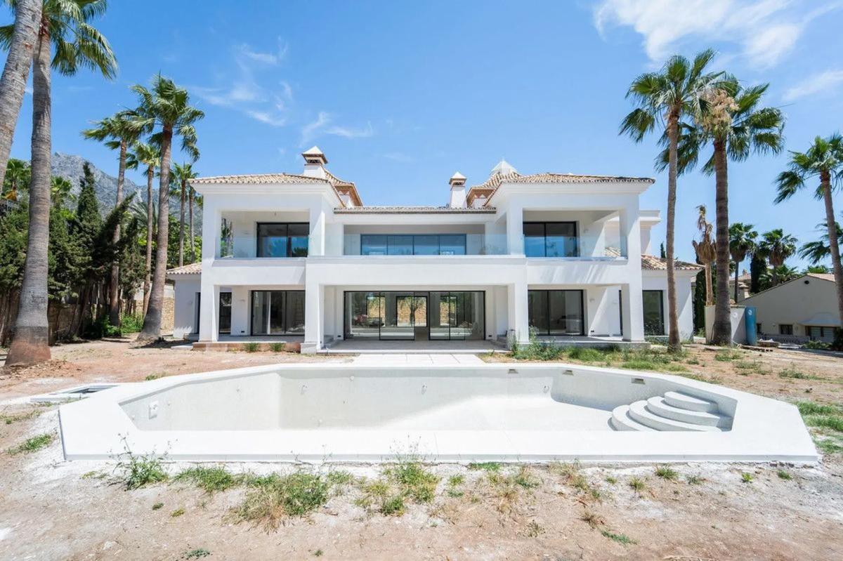 Sale of independent chalet in Barrio Casco Antiguo, Marbella
 photo 4