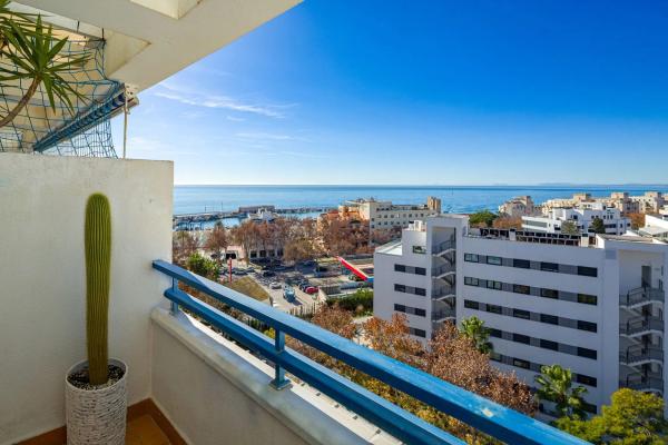 Duplex en venta en Barrio Playa Bajadilla-Puertos, Marbella thumbnail 1