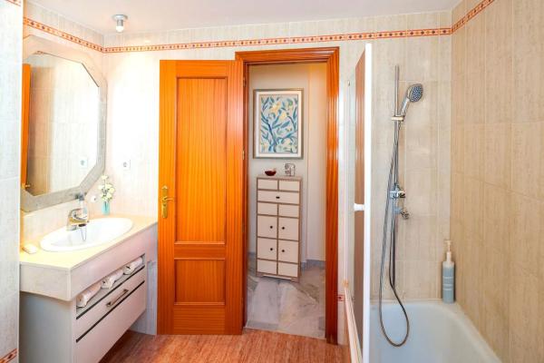 Duplex en venta en Barrio Playa Bajadilla-Puertos, Marbella photo 4